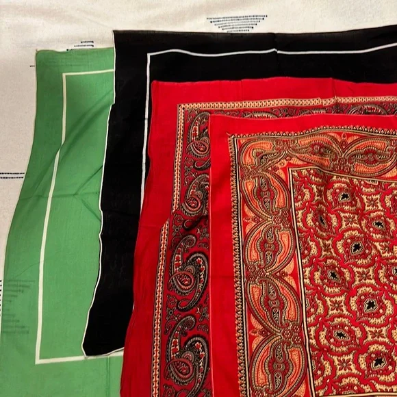 5 vintage bandannas / scarves - Picture 2 of 9